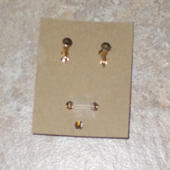 Gorgeous vintage screw on earrings and matching pin - Picture 2 of 5